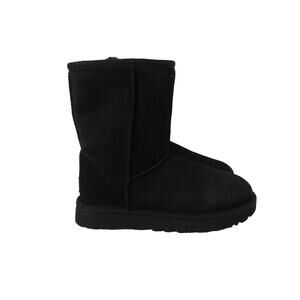 UGG WOMEN'S CLASSIC SHORT II SHEEPSKIN WOMEN'S BOOTS IN BLACK SZ 6